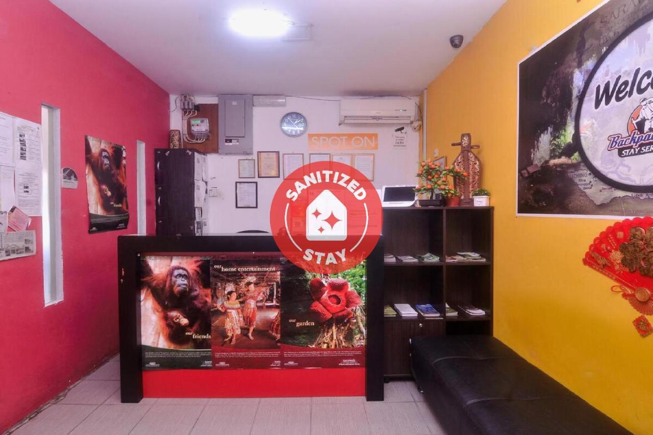 Spot On 89886 Backpacker'S Stay Services Kuching Esterno foto