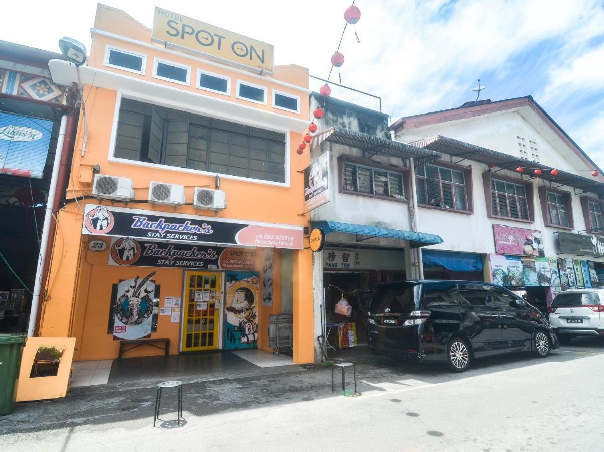 Spot On 89886 Backpacker'S Stay Services Kuching Esterno foto