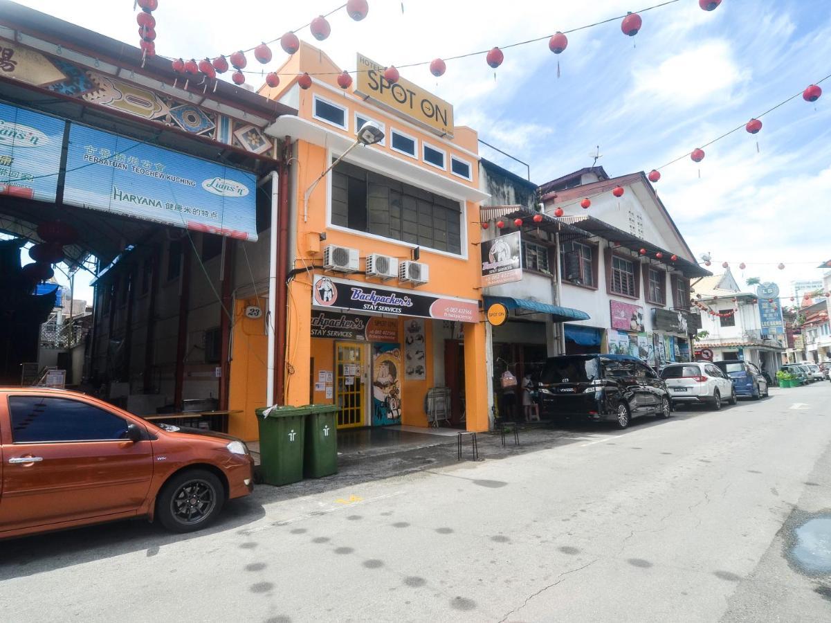 Spot On 89886 Backpacker'S Stay Services Kuching Esterno foto