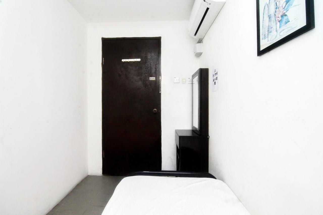 Spot On 89886 Backpacker'S Stay Services Kuching Esterno foto