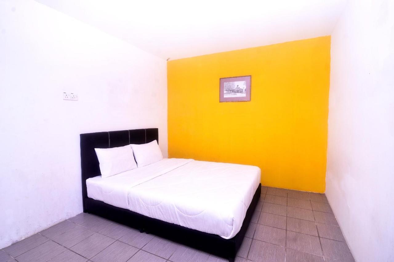 Spot On 89886 Backpacker'S Stay Services Kuching Esterno foto