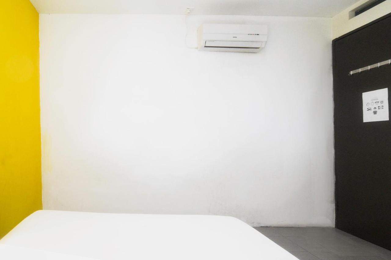 Spot On 89886 Backpacker'S Stay Services Kuching Esterno foto