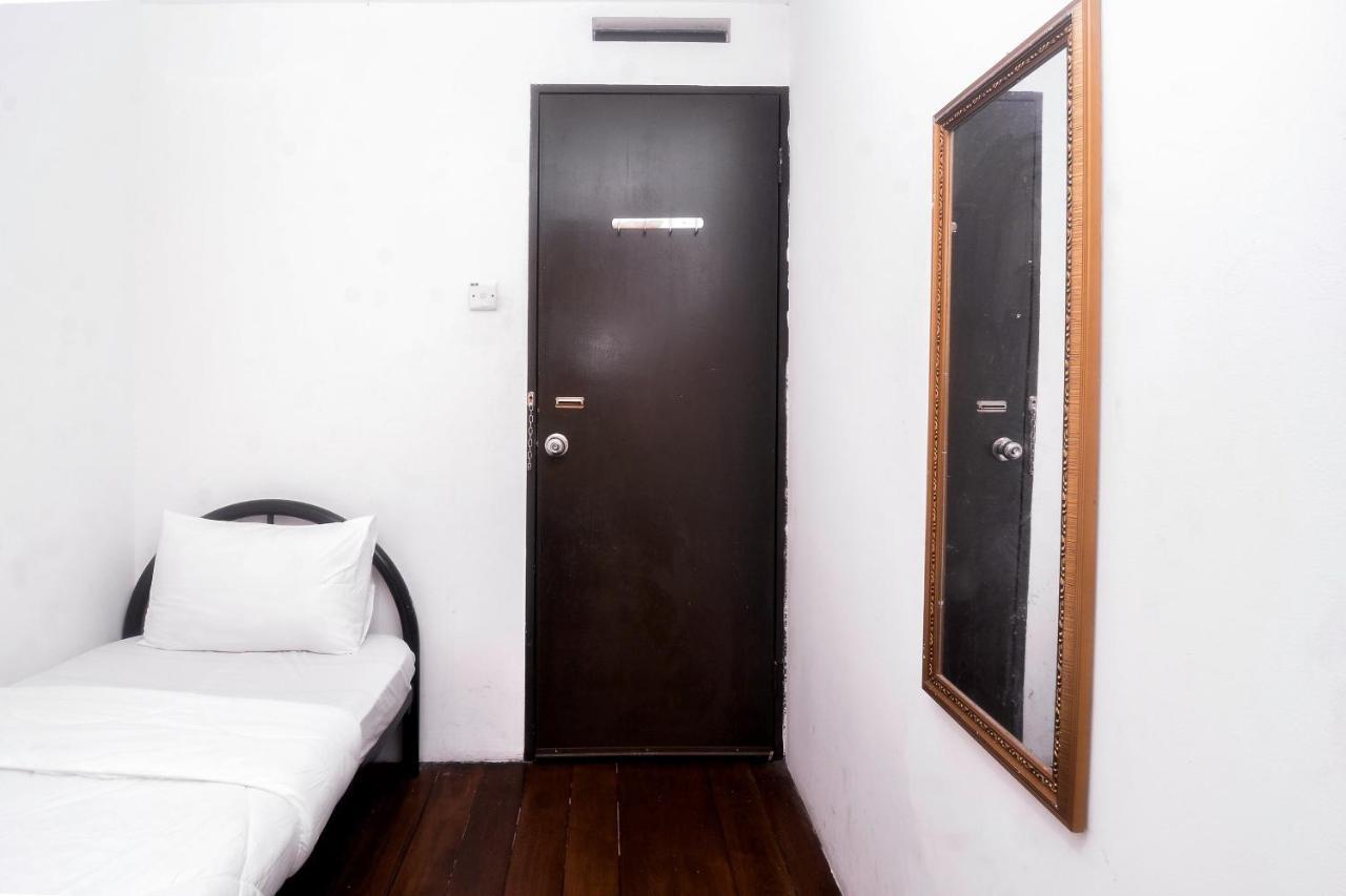 Spot On 89886 Backpacker'S Stay Services Kuching Esterno foto