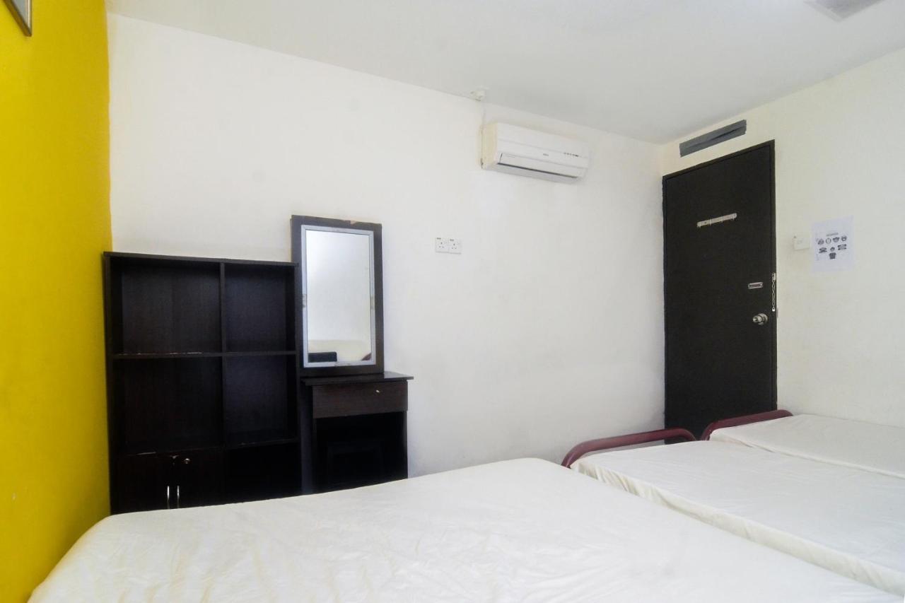 Spot On 89886 Backpacker'S Stay Services Kuching Esterno foto