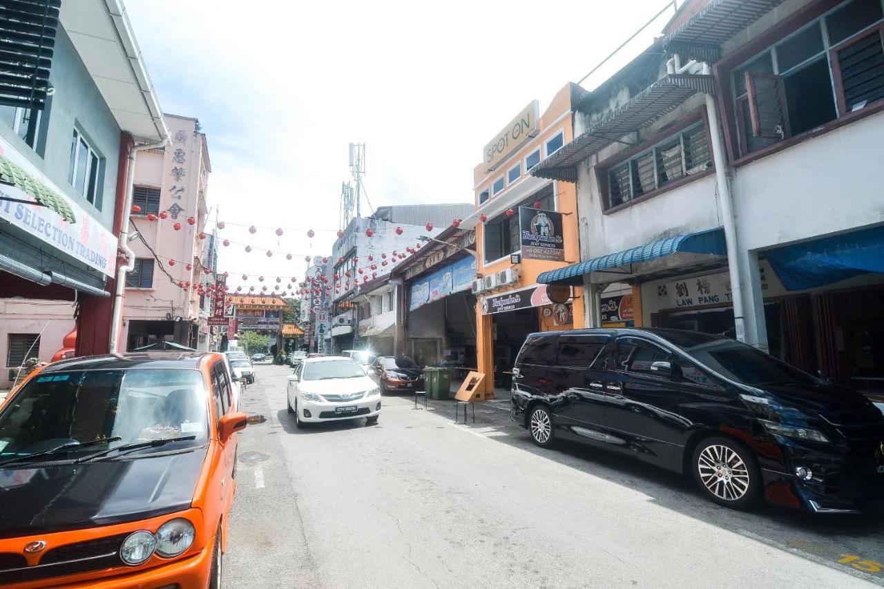 Spot On 89886 Backpacker'S Stay Services Kuching Esterno foto