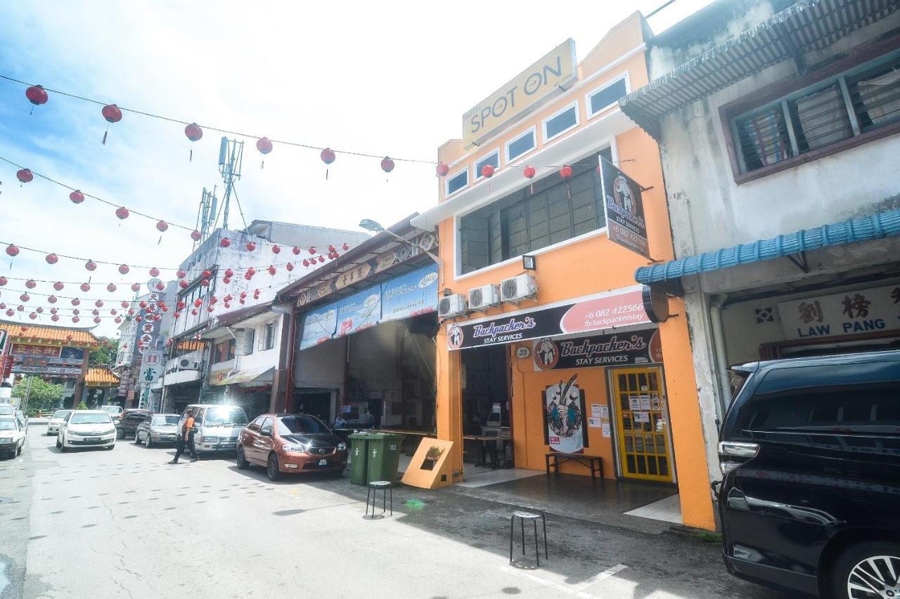 Spot On 89886 Backpacker'S Stay Services Kuching Esterno foto