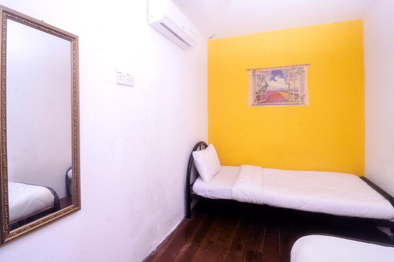 Spot On 89886 Backpacker'S Stay Services Kuching Esterno foto