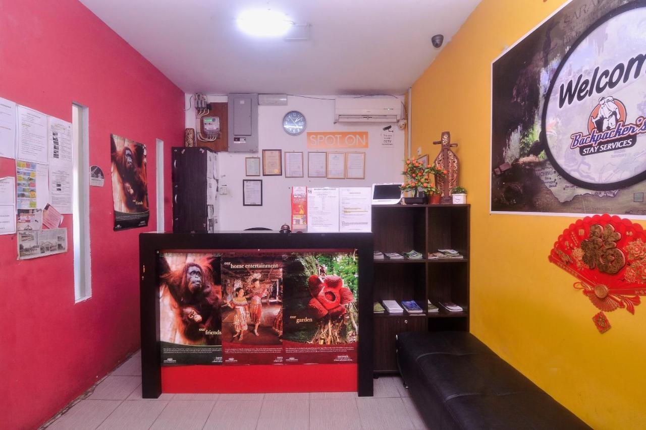 Spot On 89886 Backpacker'S Stay Services Kuching Esterno foto
