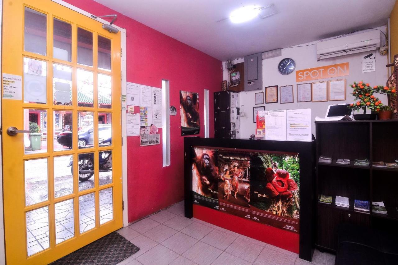 Spot On 89886 Backpacker'S Stay Services Kuching Esterno foto