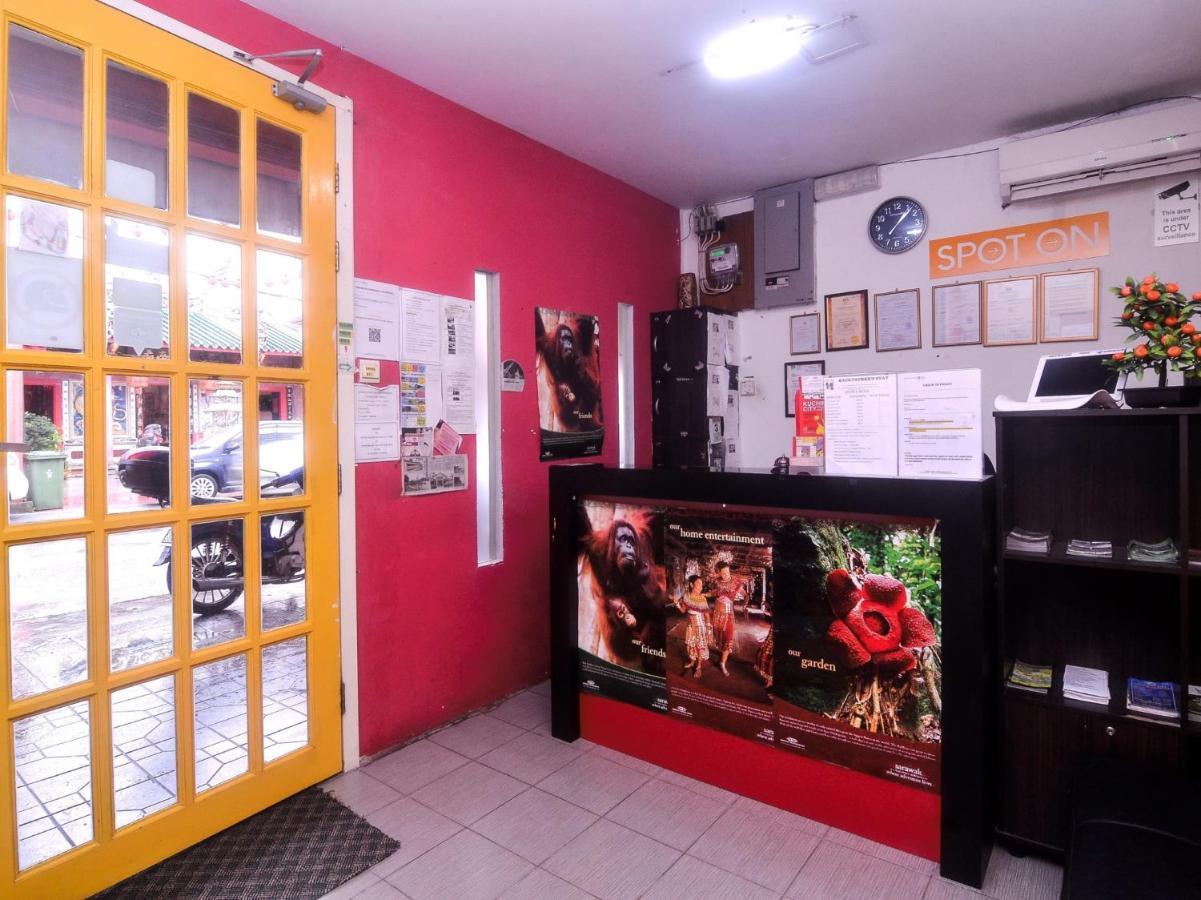Spot On 89886 Backpacker'S Stay Services Kuching Esterno foto