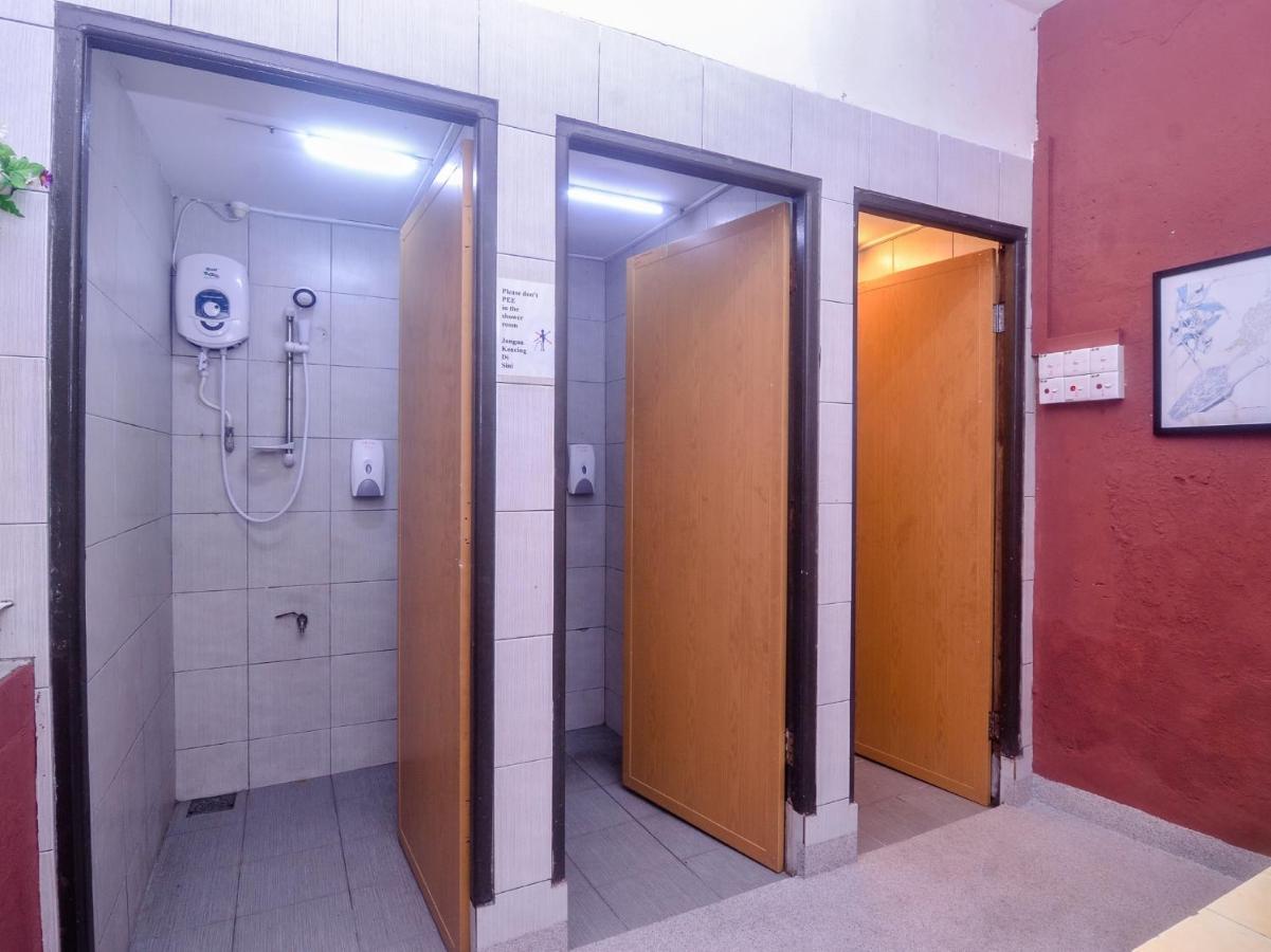Spot On 89886 Backpacker'S Stay Services Kuching Esterno foto