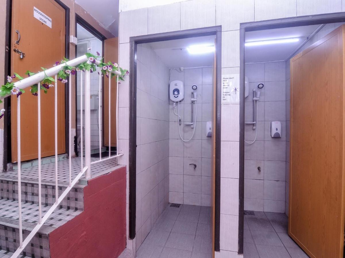 Spot On 89886 Backpacker'S Stay Services Kuching Esterno foto